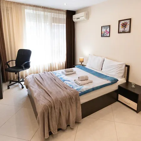 Becentral! By Rv Apartment Warna